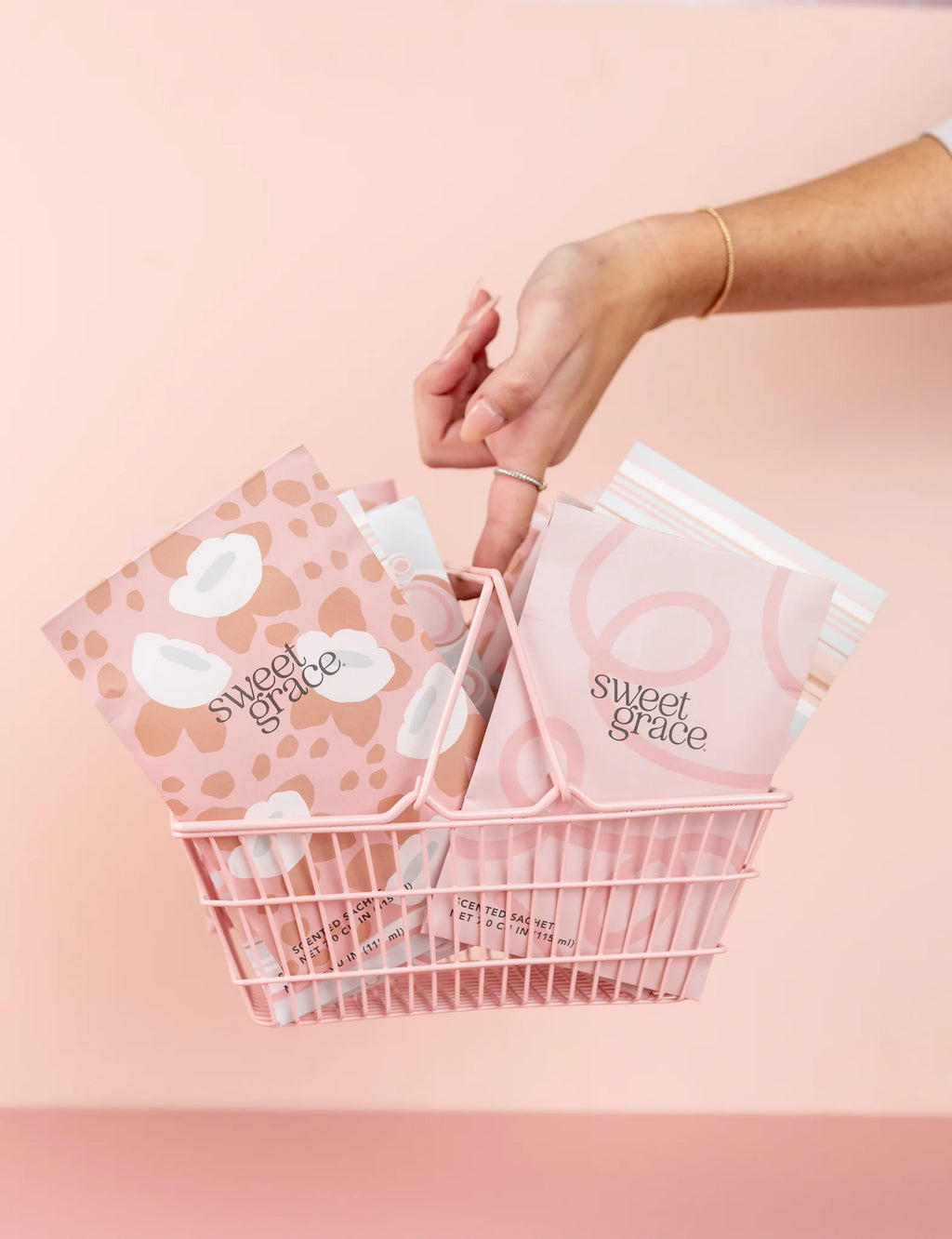 Sweet Grace Modern Swirl Sachet